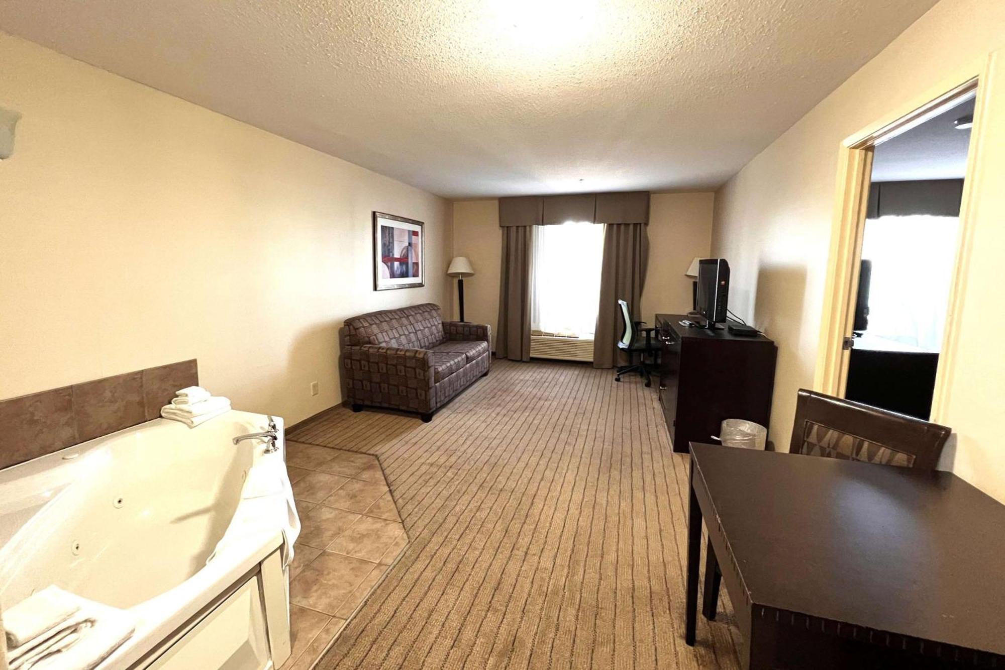 Ramada By Wyndham Prince Albert Exterior foto